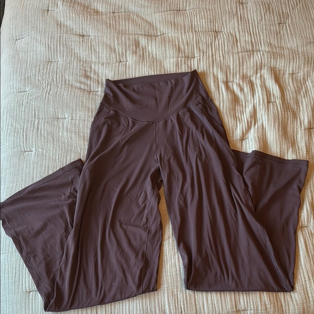 OFFLINE By Aerie Real Me Xtra Trouser size medium long deep earth color